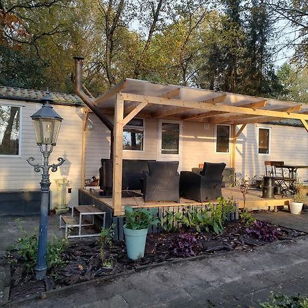 Chalet Met Veranda Aan Bosrand Vledder المظهر الخارجي الصورة