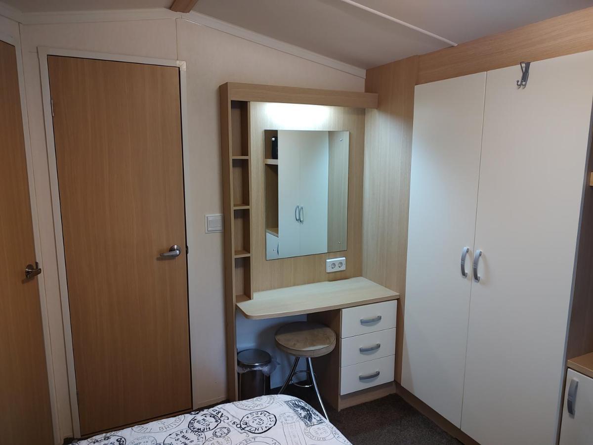 Chalet Met Veranda Aan Bosrand Vledder المظهر الخارجي الصورة
