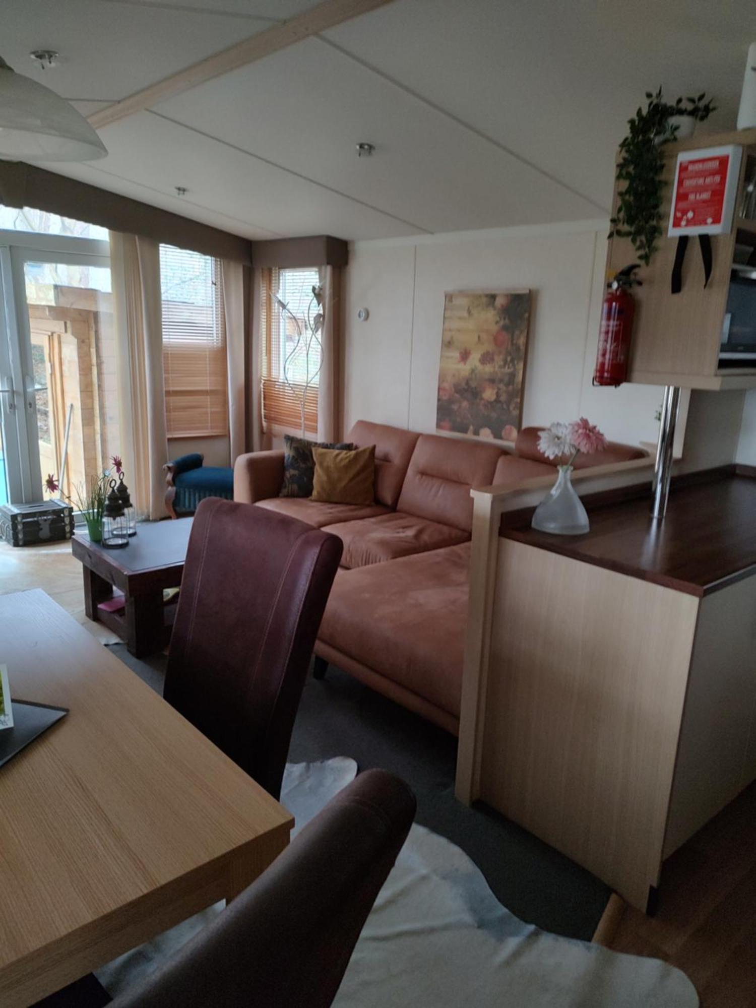 Chalet Met Veranda Aan Bosrand Vledder المظهر الخارجي الصورة